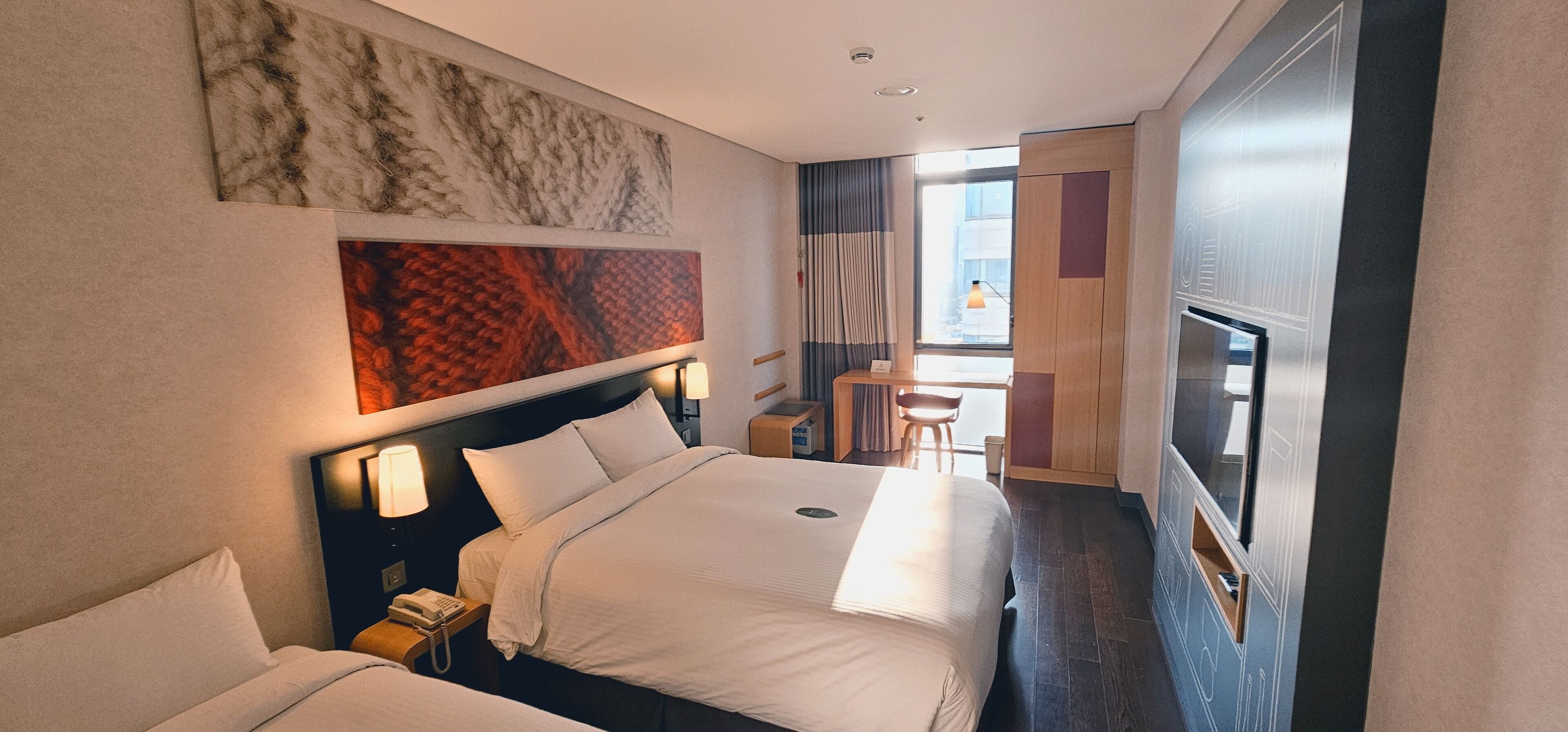 Tomannsrom – superior | Safe på rommet, skrivebord og skrivebord for bærbar PC