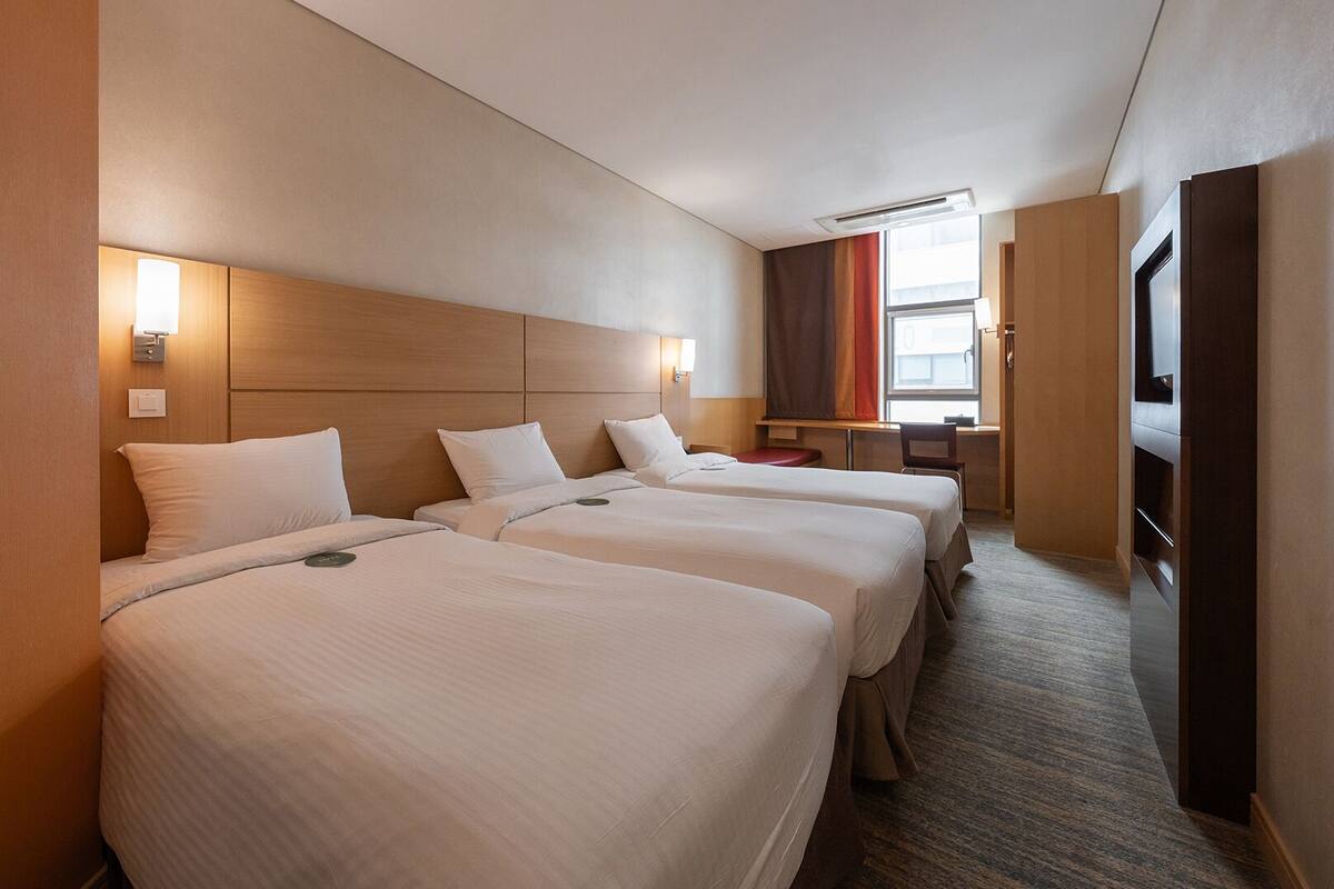 Standard Triple Room | In-room safe, desk, laptop workspace, blackout drapes