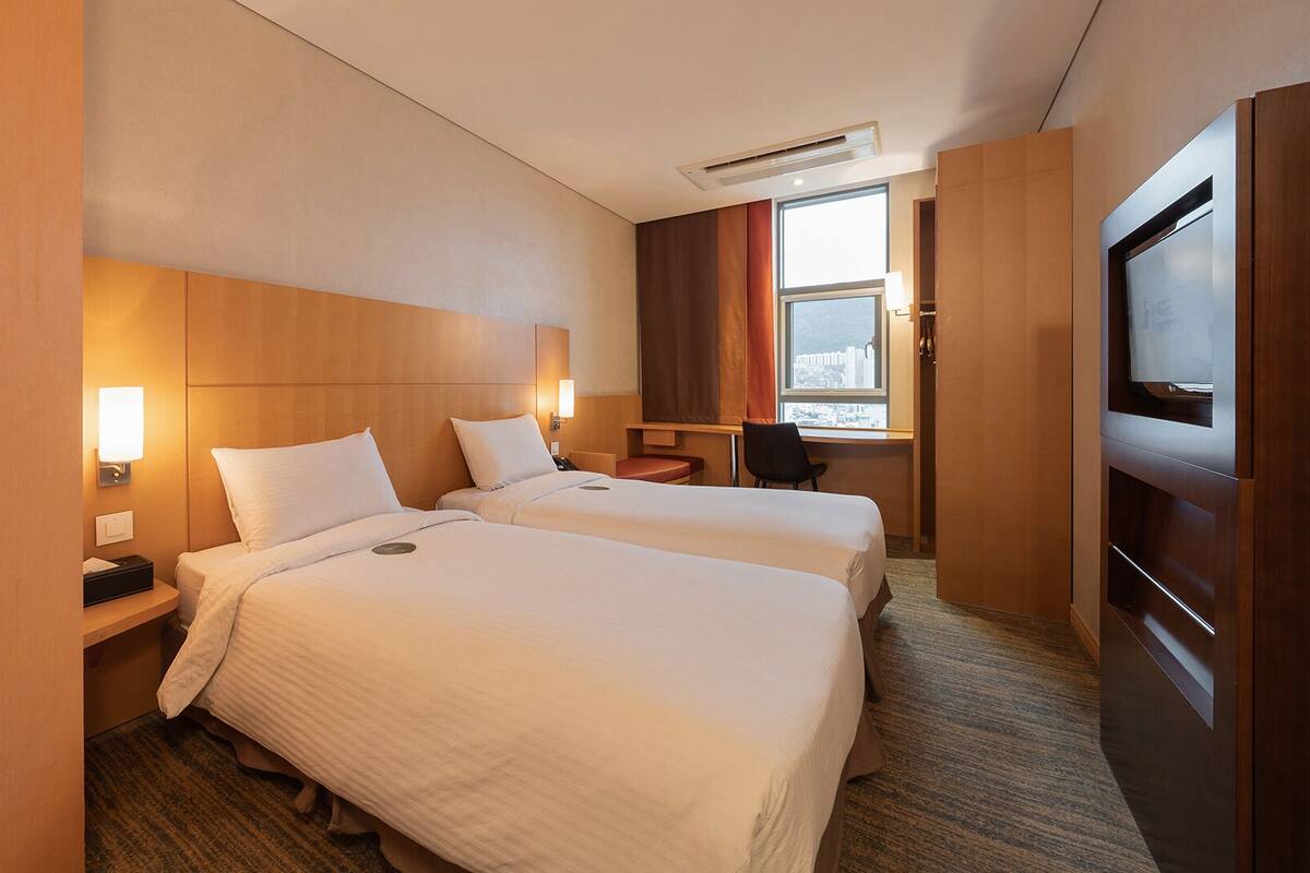 In-room safe, desk, laptop workspace, blackout drapes