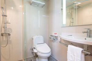 Artículos de tocador ecológicos, secador de pelo, pantuflas, bidet