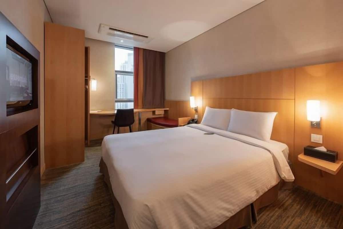 In-room safe, desk, laptop workspace, blackout drapes