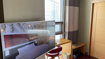 Deluxe Two Double | In-room safe, desk, laptop workspace, blackout drapes