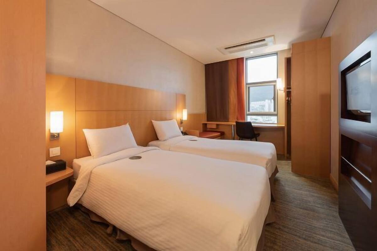 In-room safe, desk, laptop workspace, blackout drapes