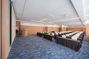 A conference room with rows of tables, chairs, and a podium. - Central Seven Hotel by Kwon Busan Seomyeon (Busan)