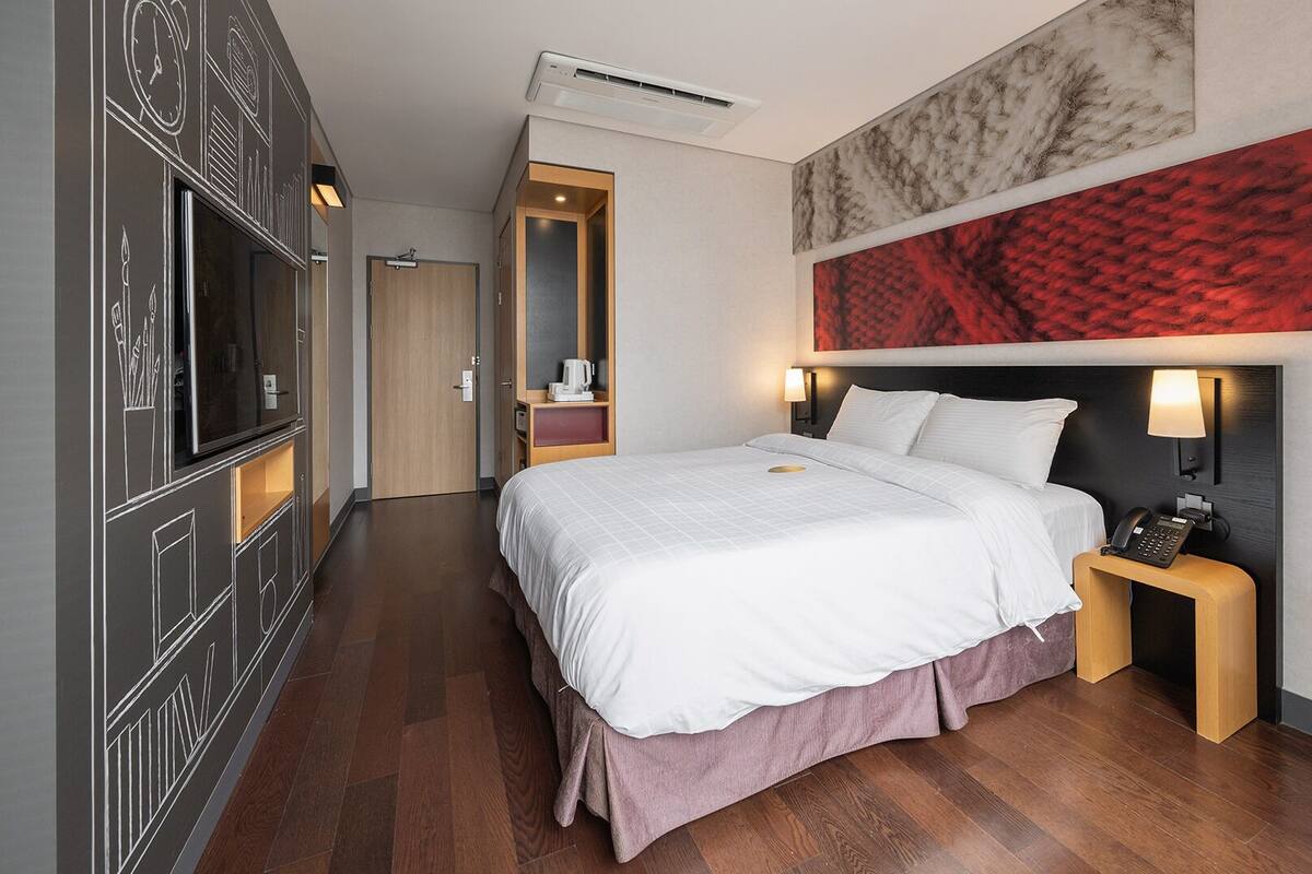 In-room safe, desk, laptop workspace, blackout drapes