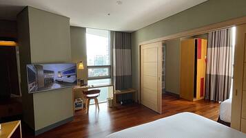Deluxe Two Double | In-room safe, desk, laptop workspace, blackout curtains