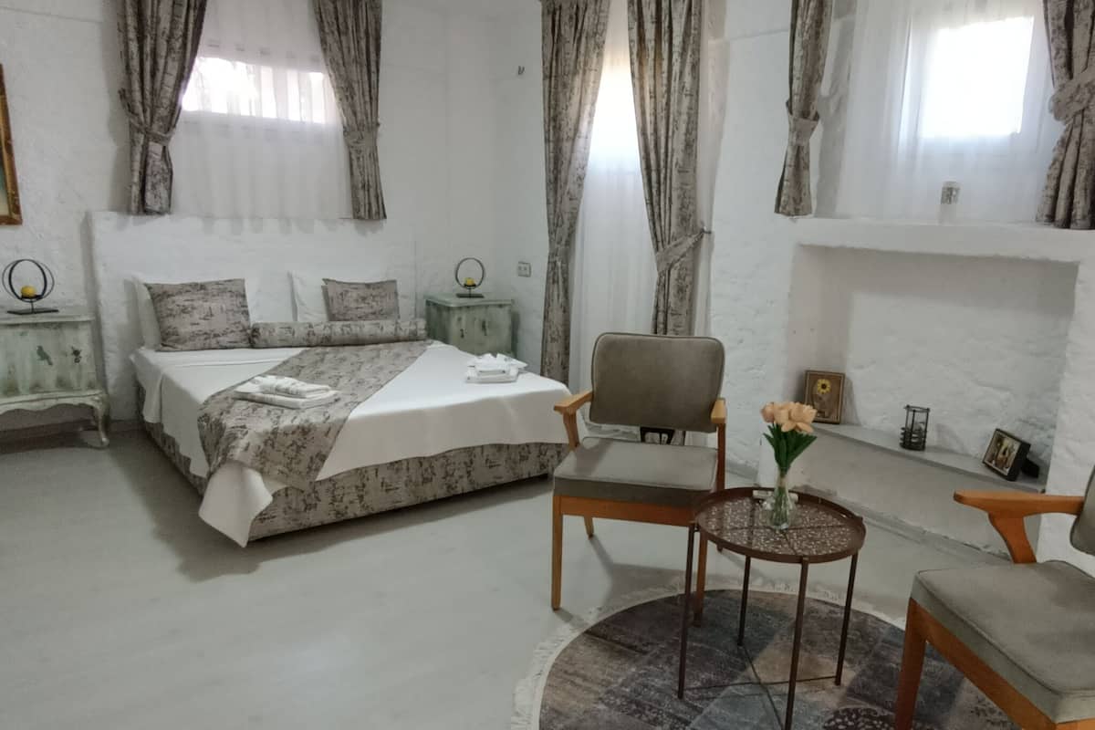 Family Room (3-4 people) Minus 1st Floor | Free WiFi, bed sheets