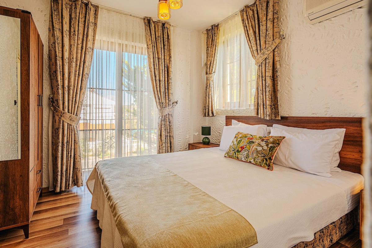 Quarto casal standard | Wi-Fi de cortesia, roupa de cama