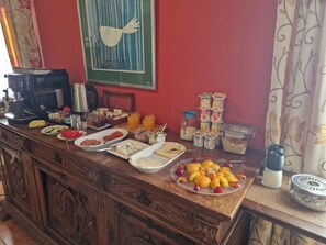 Free daily full breakfast