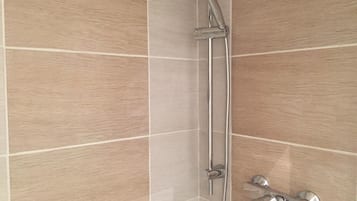Chambre double avec douche | Douche de la salle de bain