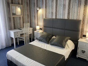 Chambre Double Supérieure | Bureau, chambres insonorisées, Wi-Fi gratuit, draps fournis