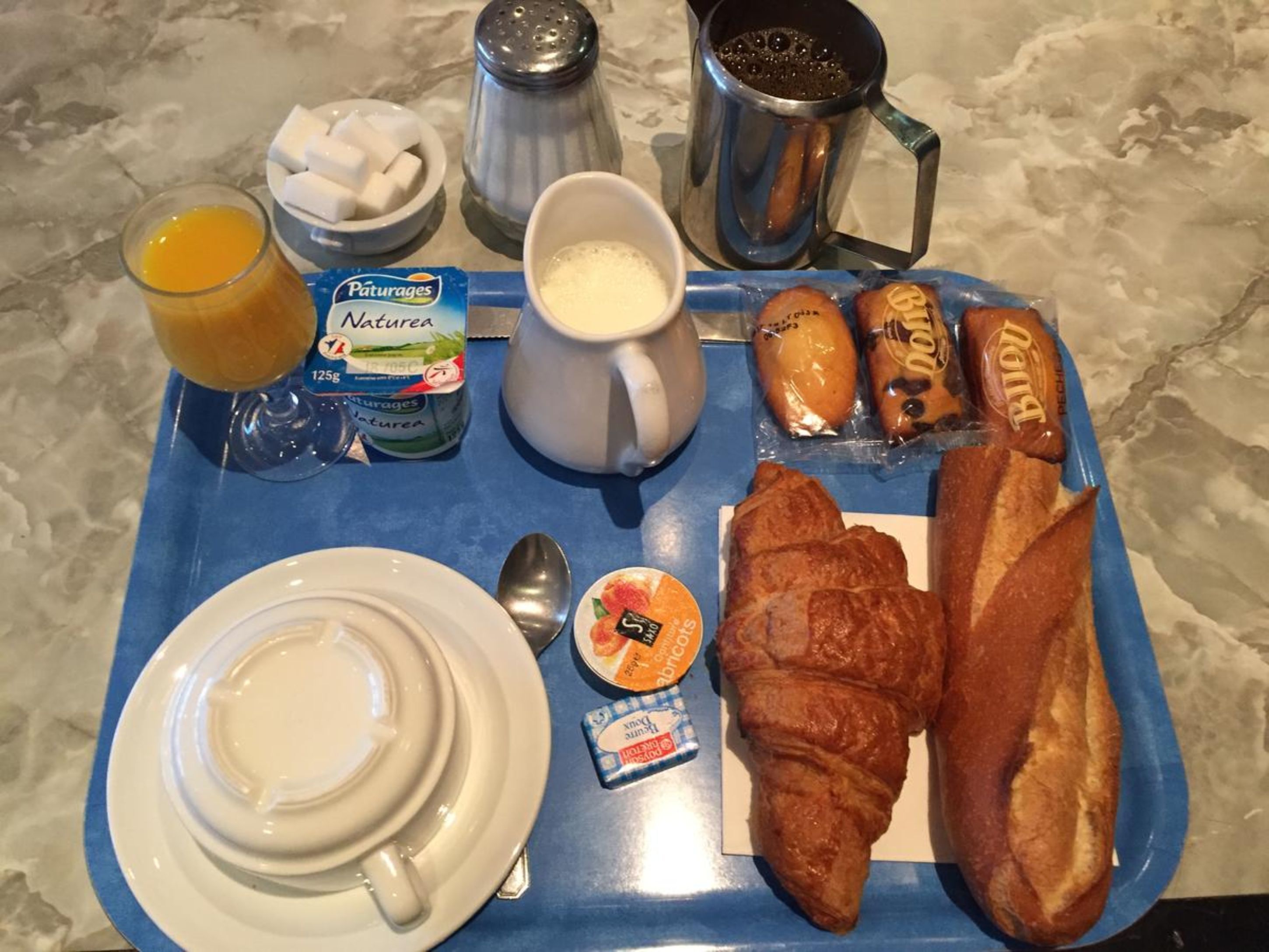 daily continental breakfast (eur 8.90 per person)