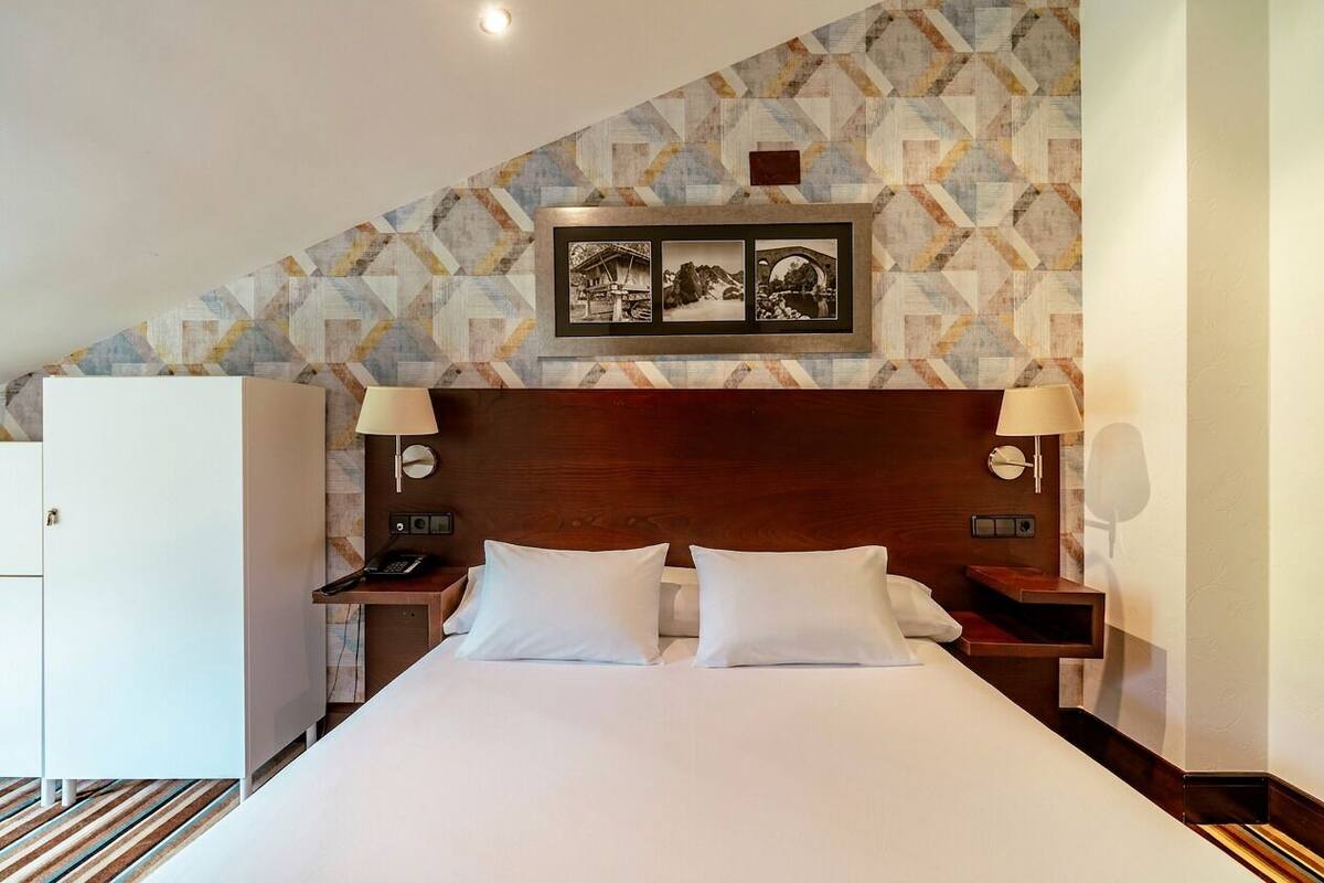 Ático | Egyptian cotton sheets, premium bedding, down comforters, minibar