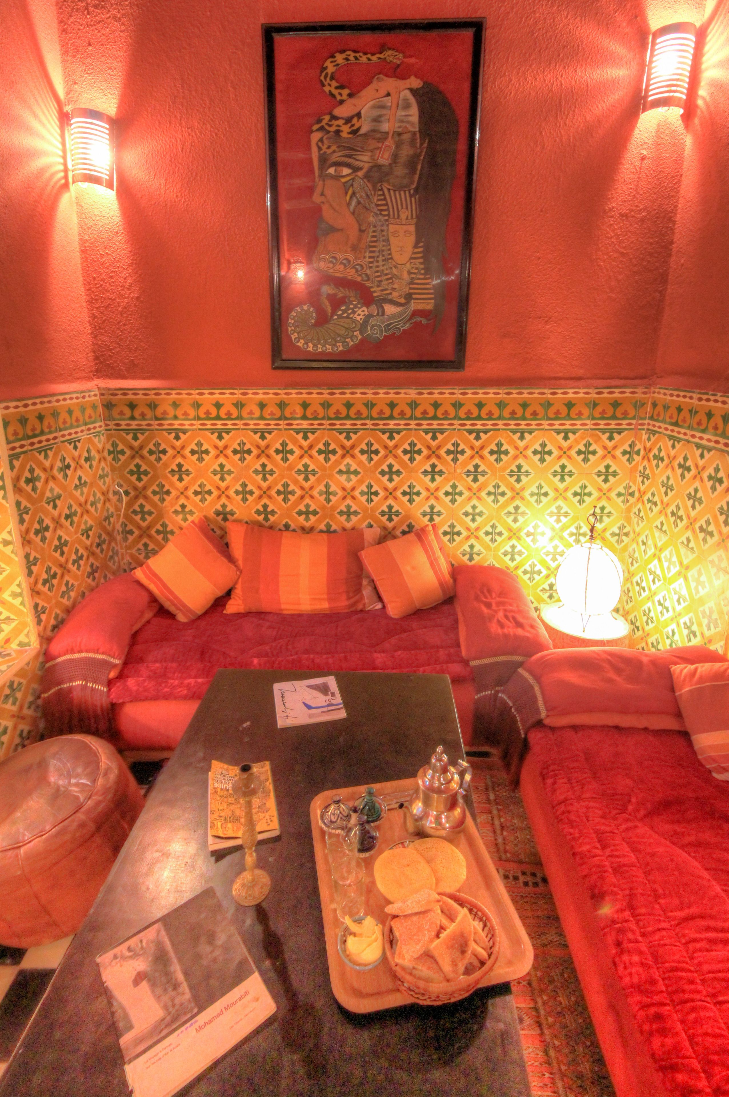 20 restaurants, breakfast served