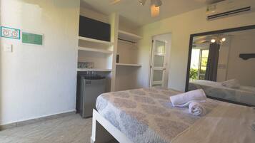 Caja de seguridad en la habitación y decoración personalizada