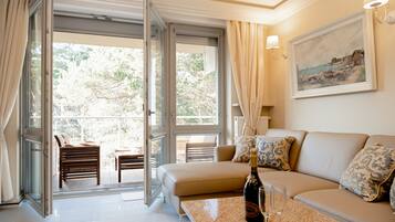 Premium Apartment, 1 Bedroom, Non Smoking, Kitchenette (ul. Świętopełka 7 Ziemia 10, Garage) | Living room | 42-inch flat-screen TV with cable channels, TV
