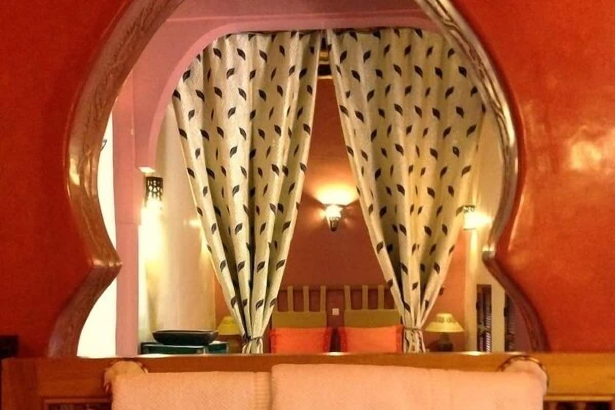 Pillow-top beds, individually decorated, soundproofing