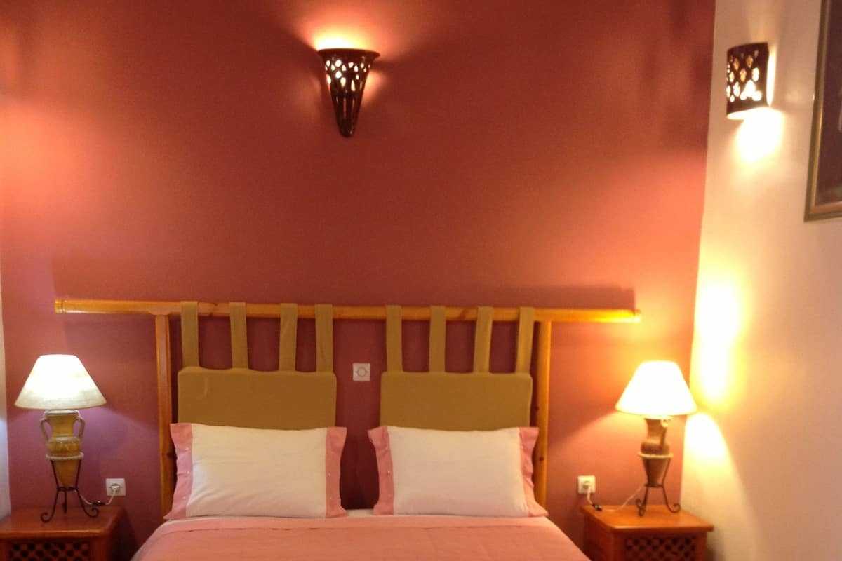 Pillow-top beds, individually decorated, soundproofing