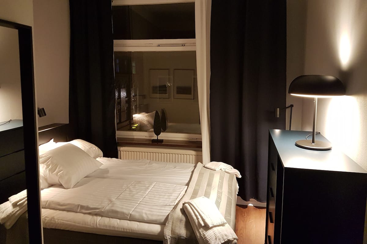 Dobbeltværelse (140cm bed) | Skrivebord, gratis Wi-Fi, sengetøj