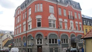 A corner building with multiple windows and a door, likely a hotel or apartment complex. - Hotell Kong Christian (Kristianstad)