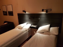 Double Room (140cm bed) | Desk, free WiFi, bed sheets