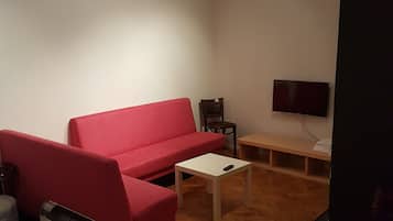 Escritorio, wifi gratis y ropa de cama