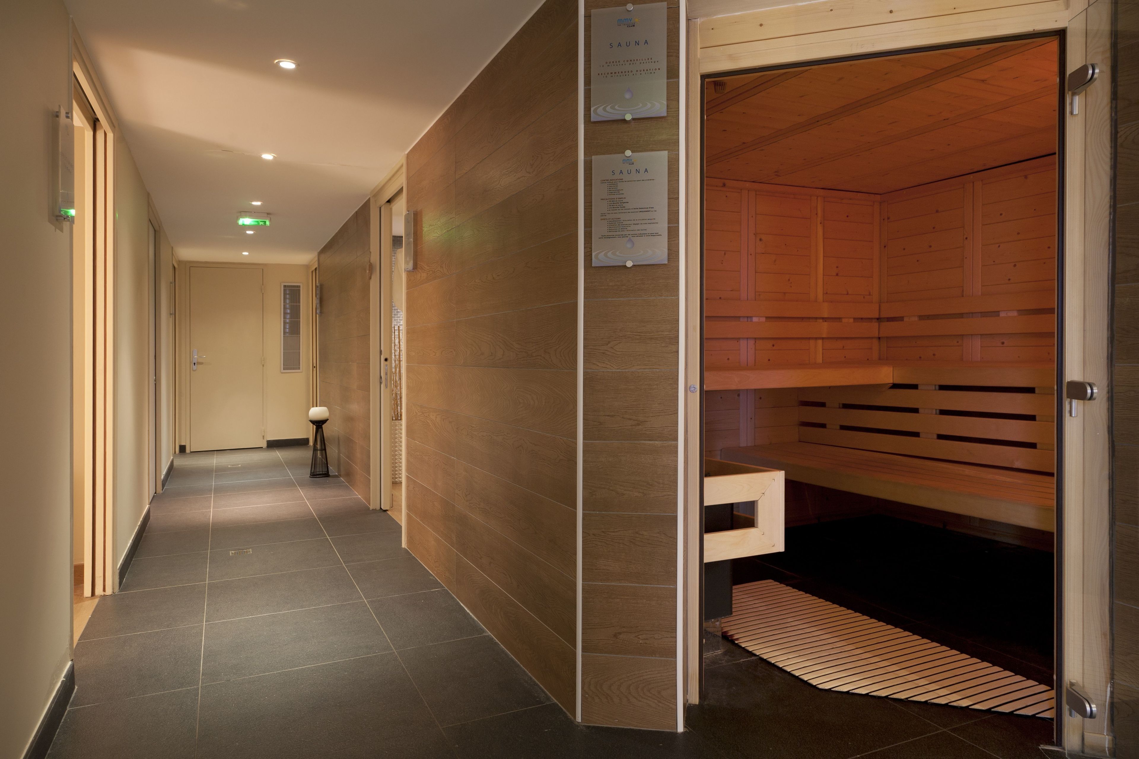 Een sauna, een bubbelbad, een stoombad, een Turks bad/hammam