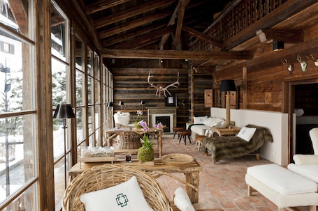 Sauna, hot tub, steam room, body treatments, aromatherapy