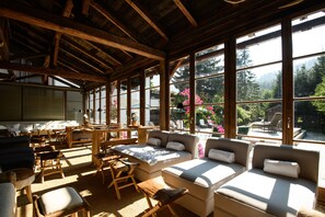 Sauna, bain à remous, hammam, soins corporels, soins d'aromathérapie