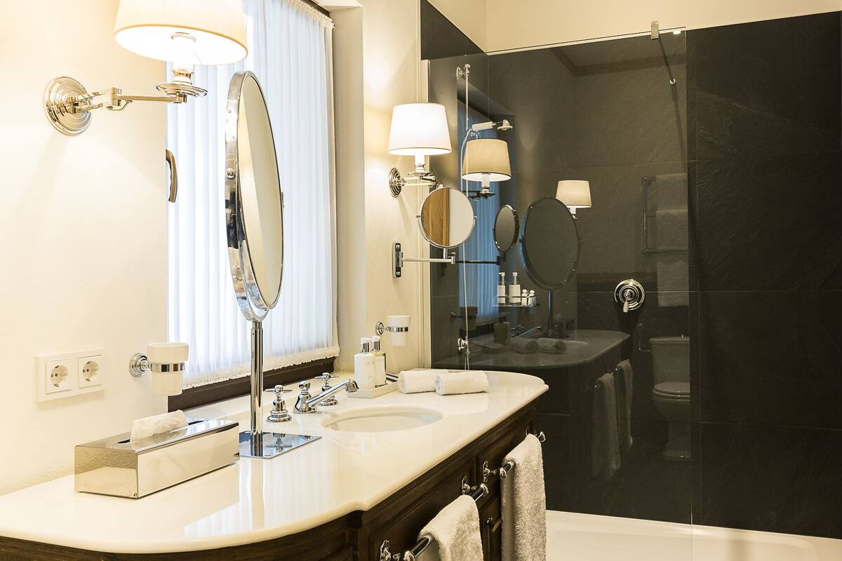 alpin classico | bathroom | designer toiletries, hair dryer, bathrobes, slippers