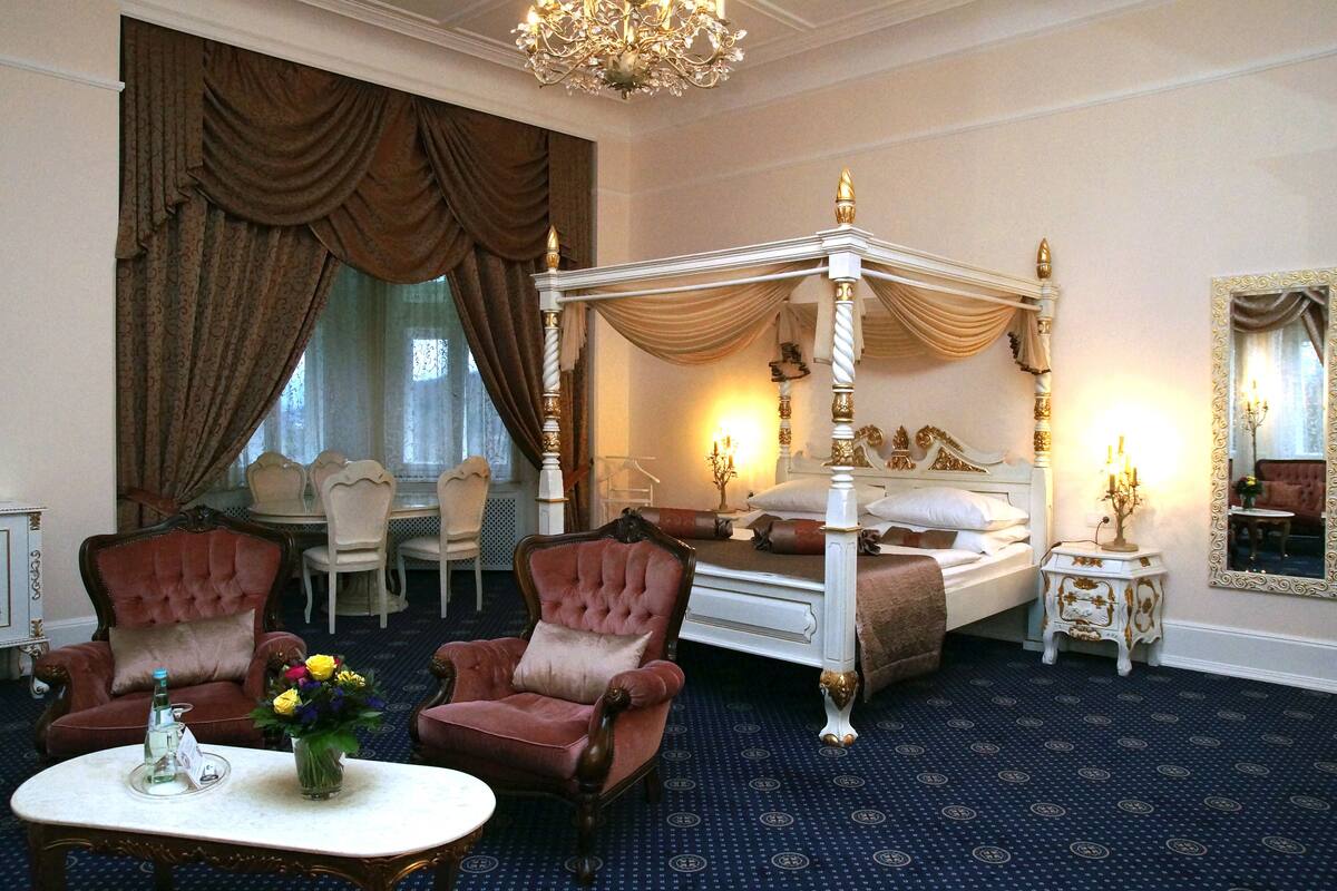 premium bedding, free wifi, bed sheets