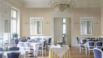 Spécialités Cuisine locale et internationale