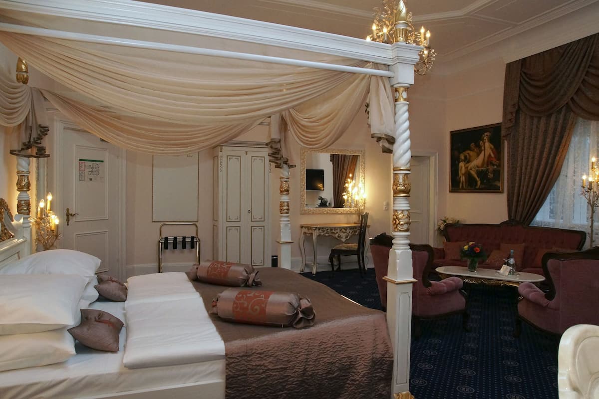 premium bedding, free wifi, bed sheets