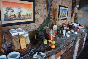 Daily full breakfast for a fee - Crocodile Kruger Safari Lodge (Nkomazi)