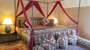 Suite | Minibar, in-room safe, individually furnished, blackout drapes