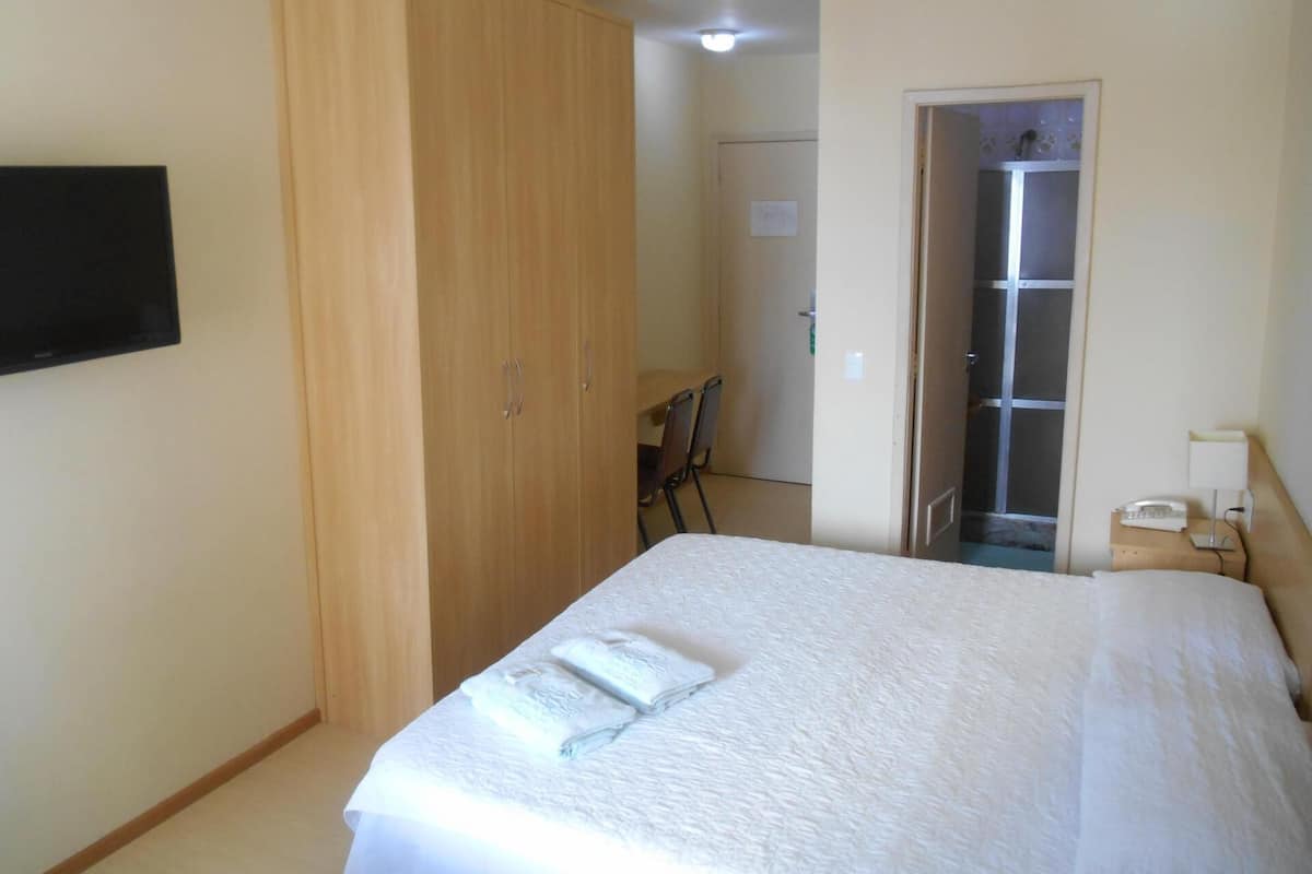 Minibar, in-room safe, desk, free WiFi