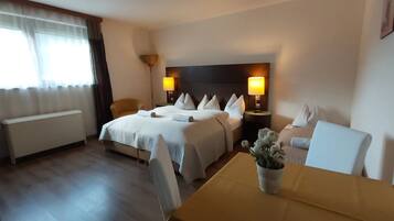 Triple Room, Mountain View | 1 bedroom, individually furnished, free WiFi, bed sheets