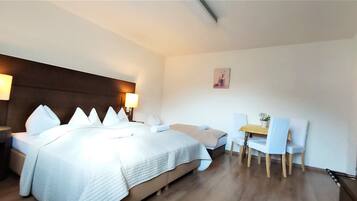 Triple Room, Mountain View | 1 bedroom, WiFi (free), individually furnished, bed sheets