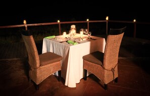 Breakfast, dinner, brunch served; pool views  - Amakhosi Safari Lodge and SPA (Pongola)