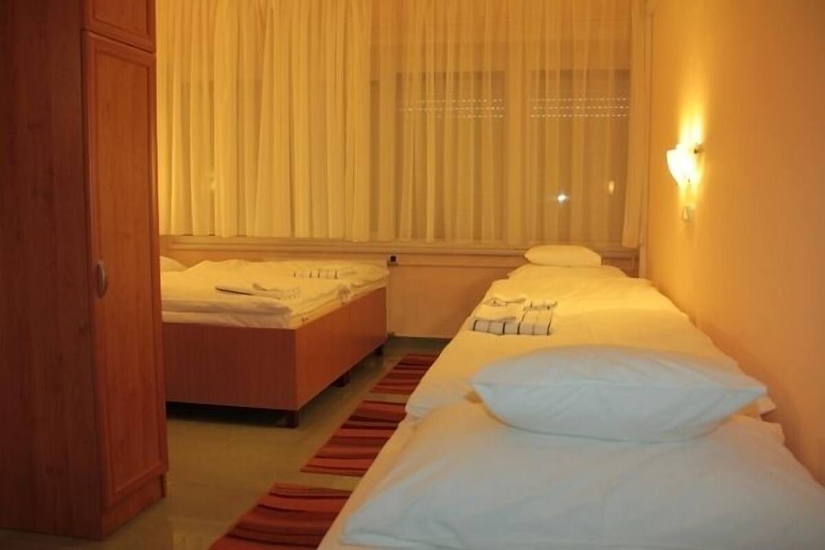 Select Comfort beds, free WiFi