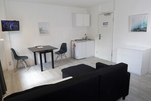Double Room, Kitchenette (Large) | Free WiFi - Flensbed Hotel & Hostel (Flensburg)