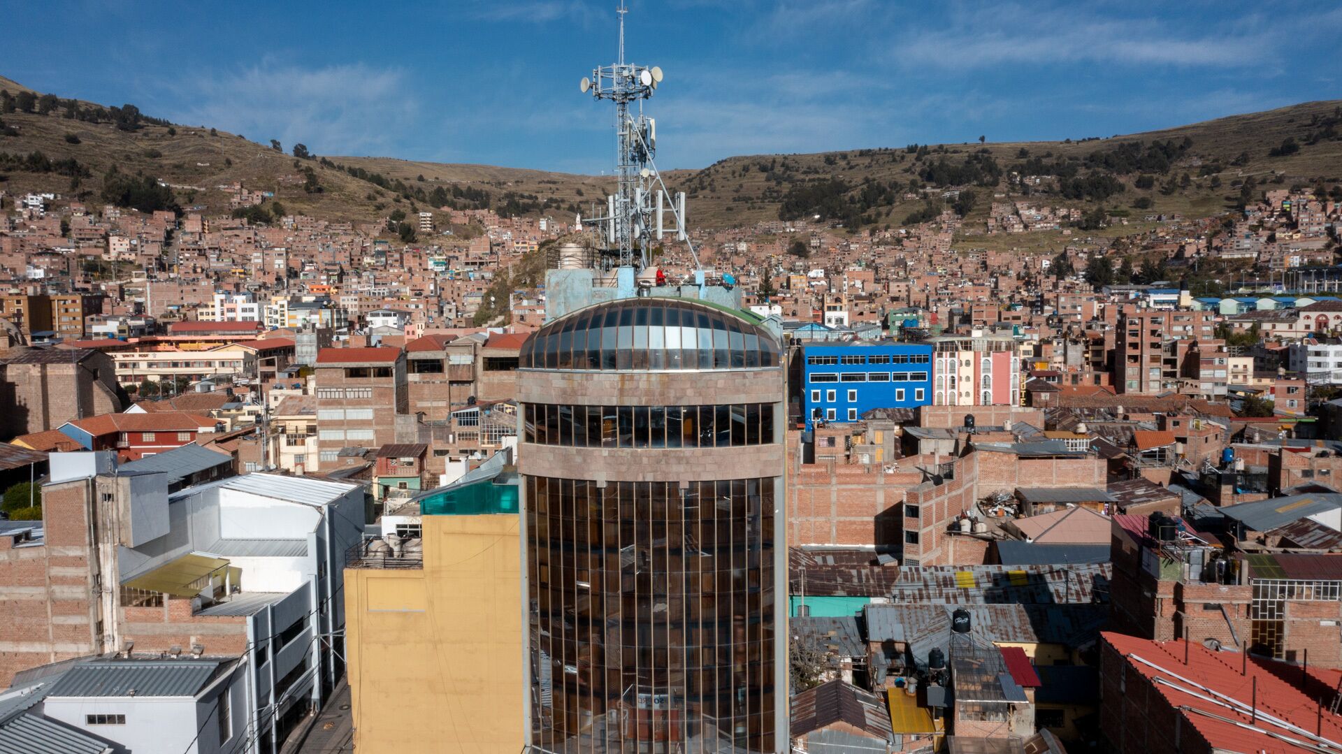 32-inch flat-screen tv with cable channels, tv