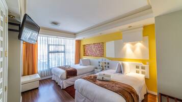 Habitació quàdruple econòmica | Caixa forta a l'habitació, wifi gratuïta i roba de llit