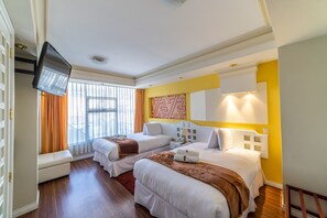 经济四人房 | 客房内保险箱、免费 WiFi、床单