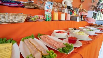 Esmorzar diari d'estil bufet gratuït