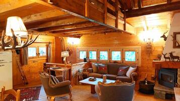 Superior Cabin, 2 Bedrooms, Non Smoking, Mountain View | Living area | Flat-screen TV