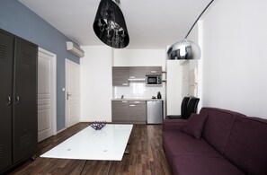 Standard Apartment, 1 Bedroom, Kitchen | Living area