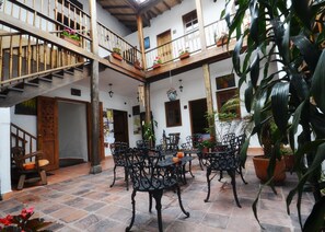Courtyard - Casa Platypus - Hostel (Bogotá)
