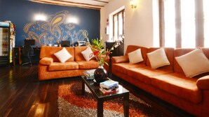 Lobby sitting area - Casa Platypus - Hostel (Bogotá)