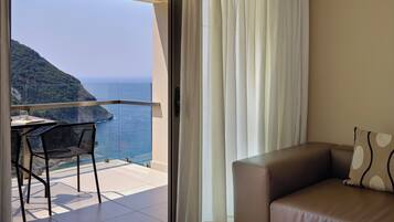 In-room safe, desk, laptop workspace, WiFi (free)